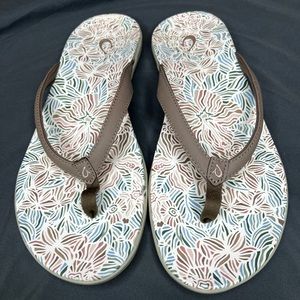Olukai Ho’opio Flip Flop in Warm Taupe / Hau Size 11